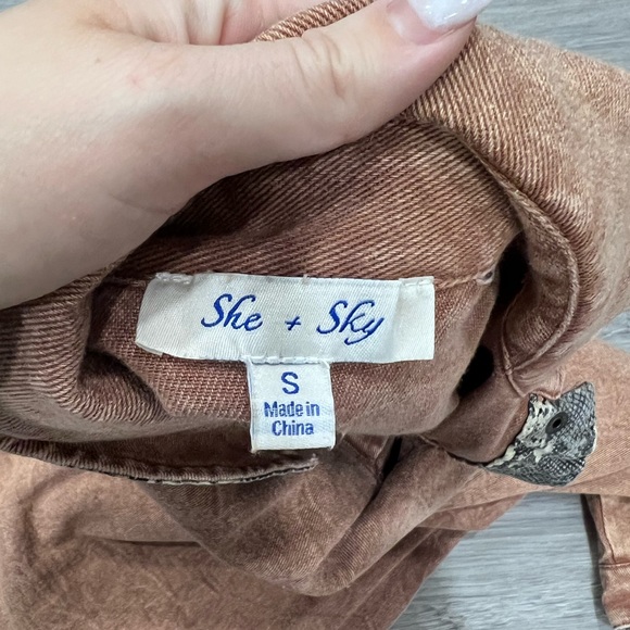 Button down snake print shirt - Picture 7 of 8